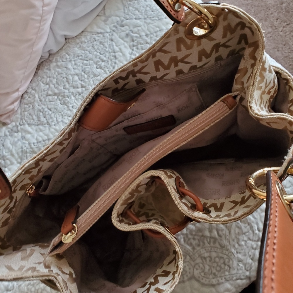 *SOLD* Michael Kors satchel purse - Picture 2 of 5